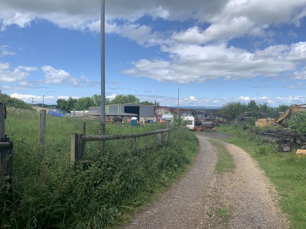Lot: 4 - AGRICULTURAL BARNS OVER 36 ACRES OF PASTURE LAND -